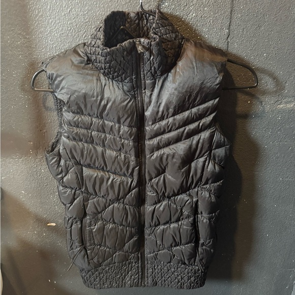Nike Black Quilted Puffer Zip Up Vest - Picture 1 of 4